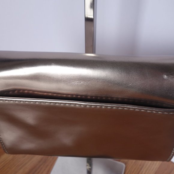 TORY BURCH Metallic Perforated Logo expandable clutch/crossbody - Picture 10 of 12